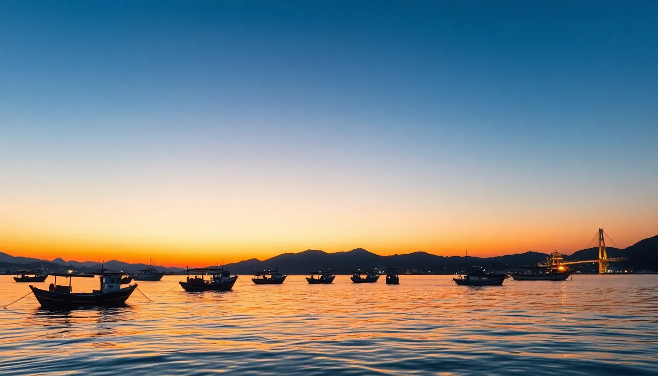 여수 밤바다를 배경으로 아름다운 돌산대교의 야경과 유람선이 보이는 사진